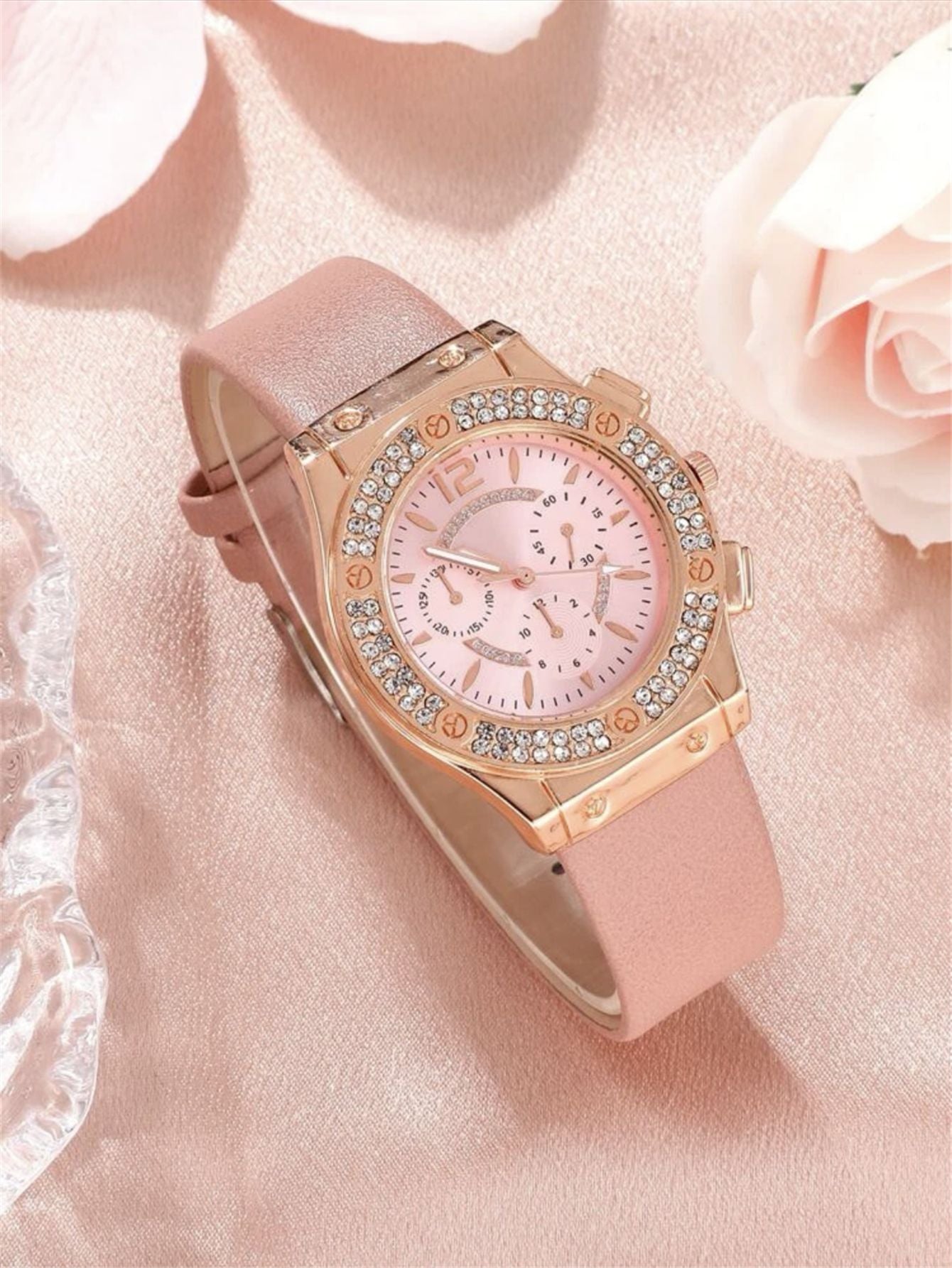 Ladies' watch set, consisting of 3 pieces each, including glasses and a wallet, is an ideal gift for her