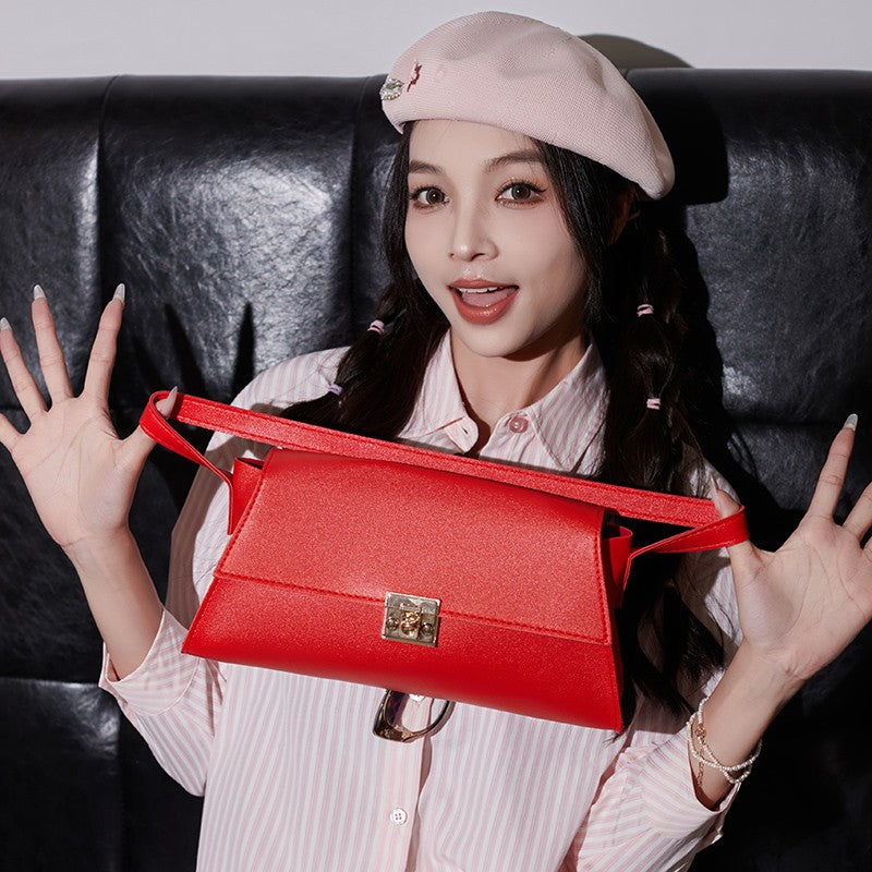Internet Celebrity Retro Small bag for Women In Autumn and Winter, new trendy crossbody bag, fashionable one shoulder small bags