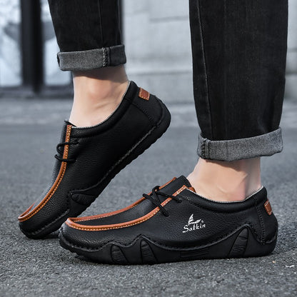 New 2024 Fashion Handmade Leather Casual Men Shoes Design Sneakers Man Loafers Breathable Low Top Flat Shoes Driving Plus Size