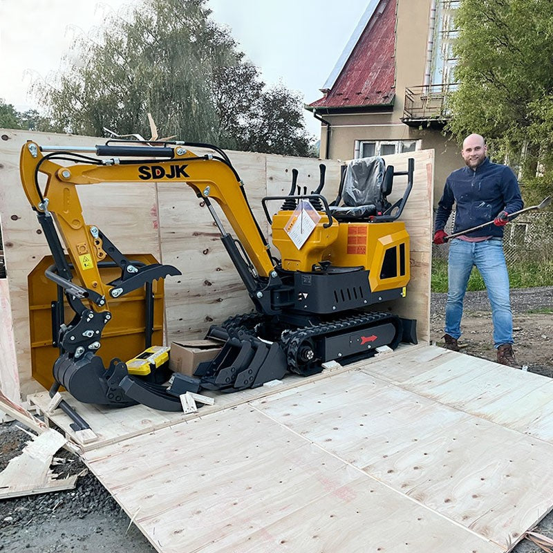 Mini escavadeira de venda quente, escavadeira pequena de esteira multifuncional e fechada para agricultura em jardim, personalizada e com entrega rápida