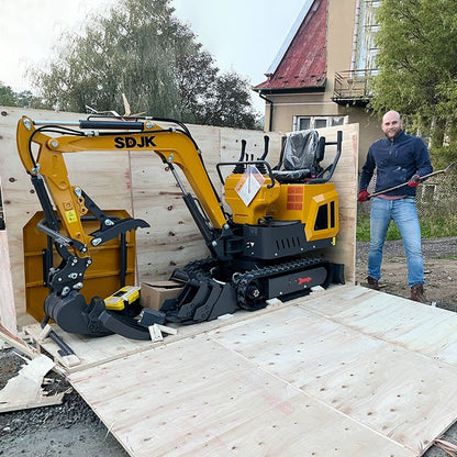 Mini escavadeira de venda quente, escavadeira pequena de esteira multifuncional e fechada para agricultura em jardim, personalizada e com entrega rápida