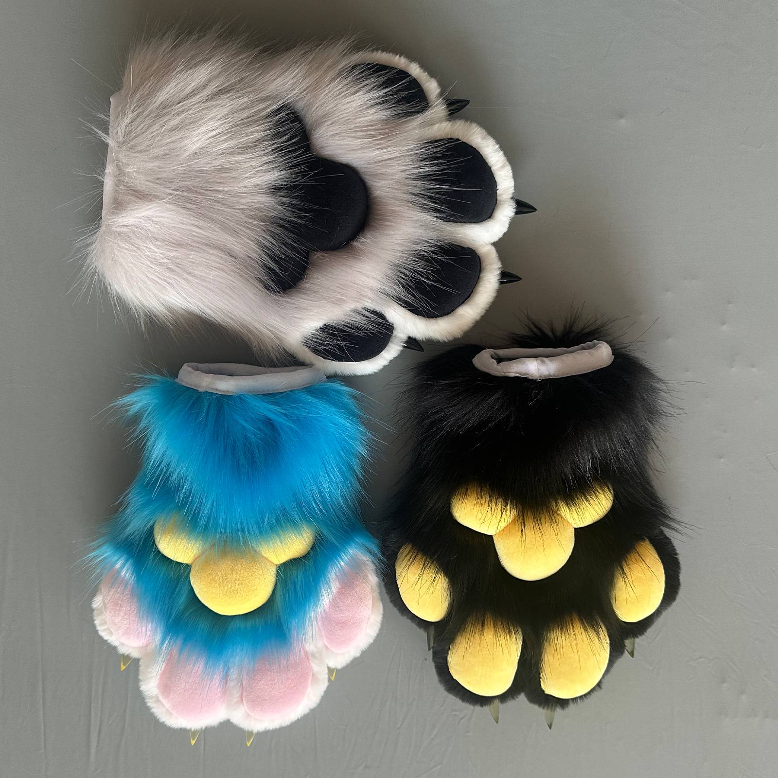 Realistic Fursuit Paws Gloves Soft Plush Furry Animal Paws with Claws for Cosplay Halloween Party Unisex Adult