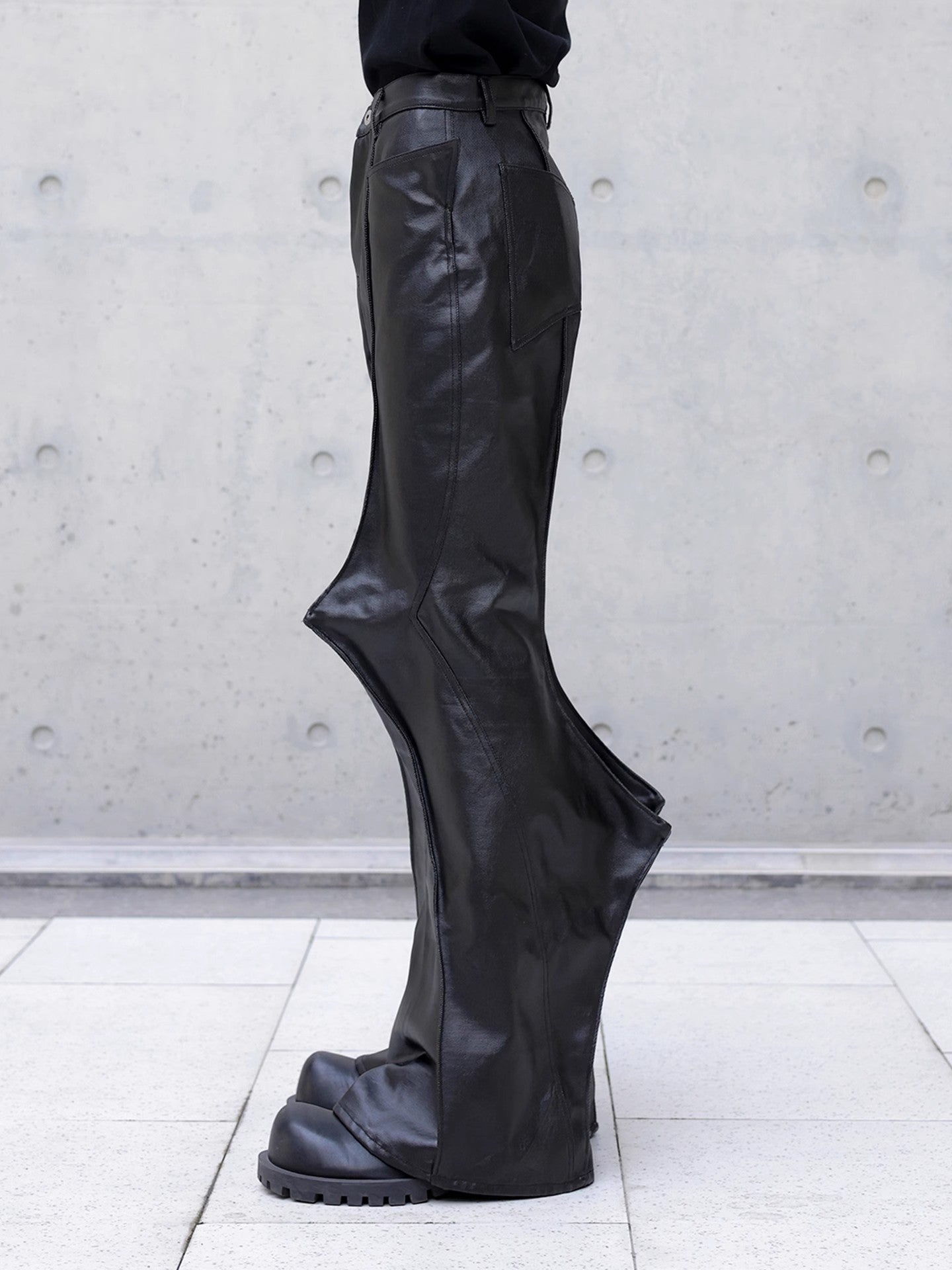 Mauroicardi Autumn Long Black Waterproof Hard Pu Leather Flare Pants Men Cool Luxury Designer Clothes Streetwear Runway Fashion