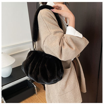 Elegant Wrinkled Cloud Clutch Bag Faux Fur Shell Shoulder Crossbody Bag Women Stylish Pillow Bag Guangzhou High Quality Bag