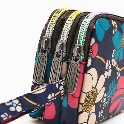 The fashionable lady's clutch and mobile phone bag are rich in floral patterns and elements, and the fabric is soft