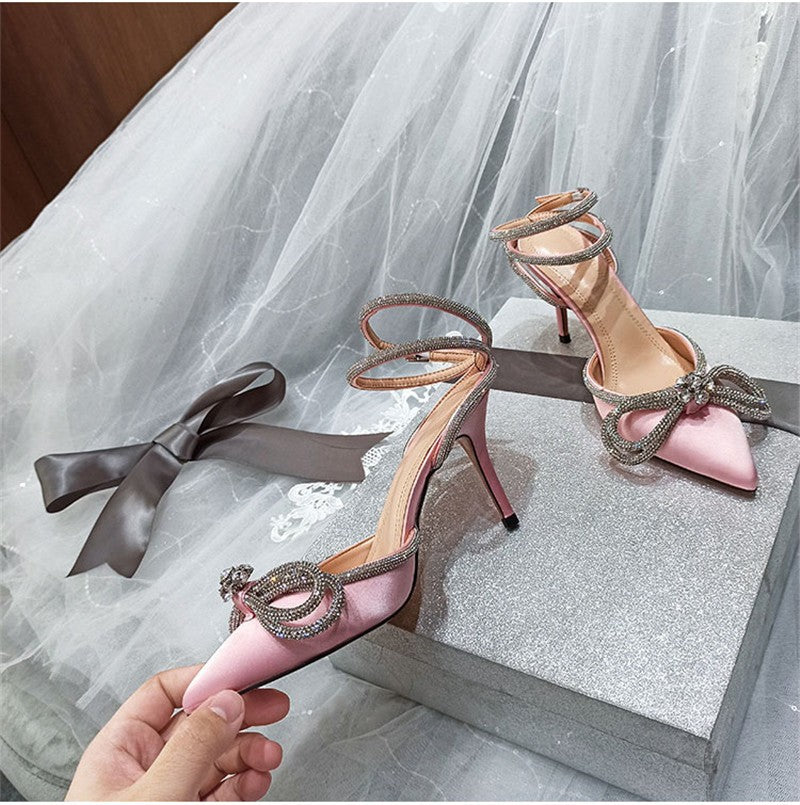 2025 Nova Moda Glitter Strass Sapatos Femininos Bico Fino de Seda com Laço de Cristal Salto Alto Fino com Fivela Sapatos de Festa e Formatura