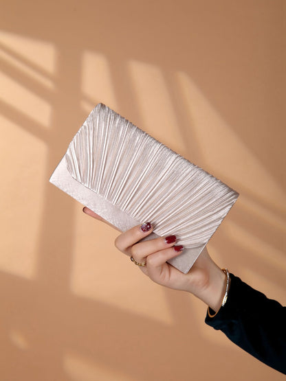 Classic fashion girl party girl chain clutch, light luxury romantic simple mini handbag and chain shoulder crossbody bag.