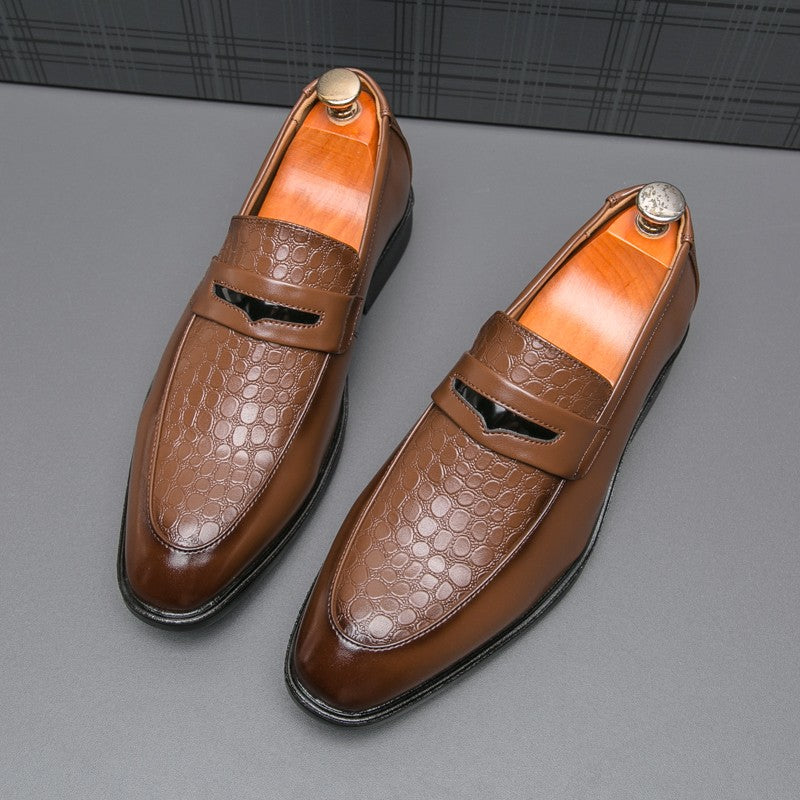 Fashion Brand Men's Retro Comfortable Carved Pointed Leather Shoes Autumn Men's New Breathable and Non Slip Outdoor Loafers