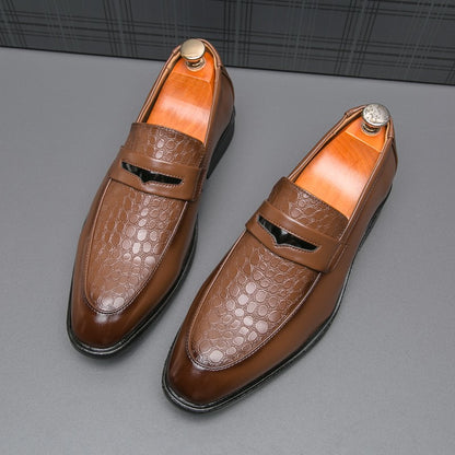 Fashion Brand Men's Retro Comfortable Carved Pointed Leather Shoes Autumn Men's New Breathable and Non Slip Outdoor Loafers