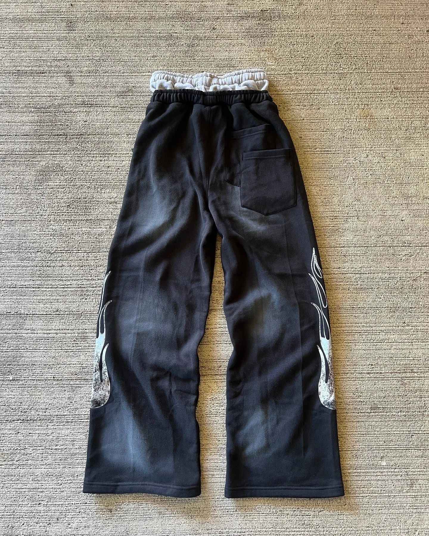 Calça de Moletom Y2K Masculina Feminina Gótica Hip Hop Americana com Patch de Letras Y2K Dupla Camada Larga Elástica na Cintura Calça Jogger Casual