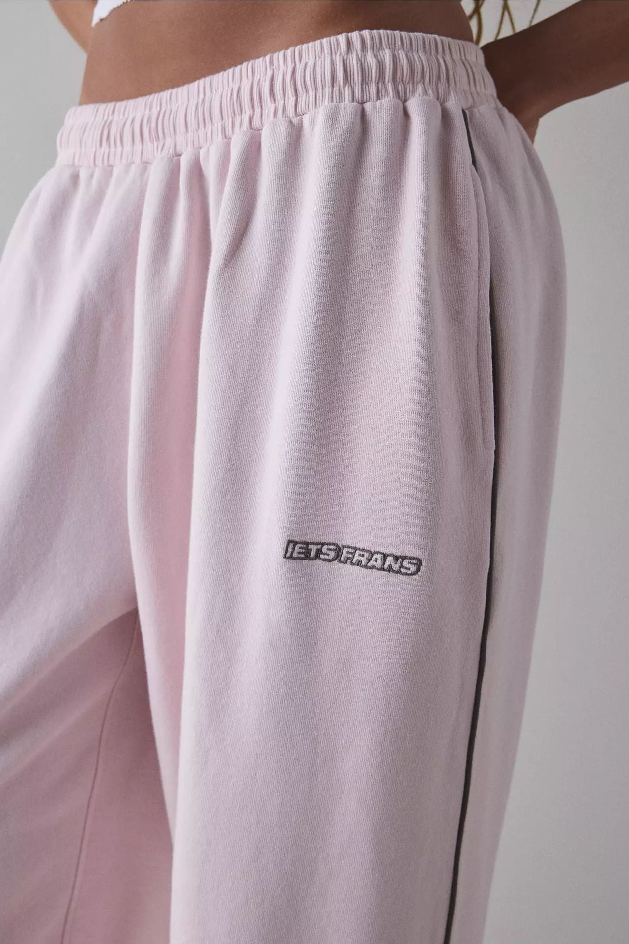 Pantalones Casuales New Pink Embroidered Casual Pants For Women Loose And Comfortable Straight Elastic Waist Trousers 2025 New