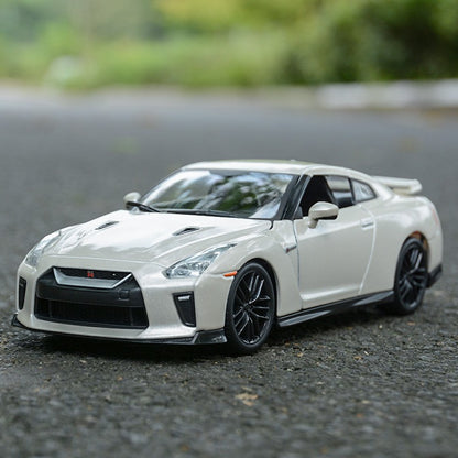 Bburago 1:24 Nissan GTR R35 2017 Alloy Car Diecasts & Toy Vehicles Car Model Miniature Scale Model Car Toy For Children