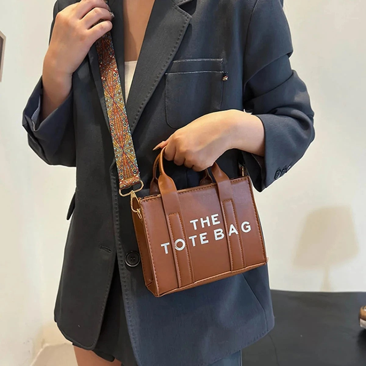 New printed letter tote bag, niche design handbag, European and American fashion crossbody bag, retro shoulder bag