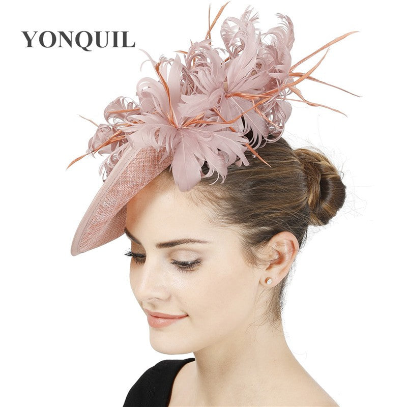 Bonés Cinzentos Millinery Com Acessórios de Tiara Imitação Sinamay Chapéu Derby de Coquetel Feminino Fascinadores de Cabelo de Noiva com Pena Chique