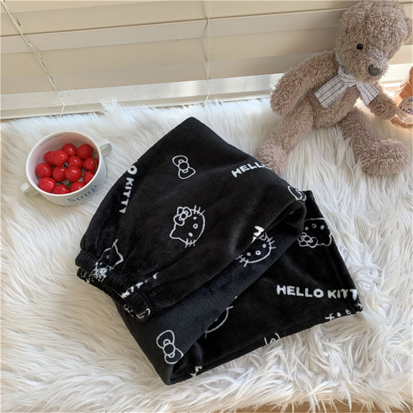 Pijama de Veludo Kawaii Hello Kitty Natal, Anime e Desenho Kuromi Outono e Inverno Roupas de Casal Casuais Soltas e Quentes para o Lar