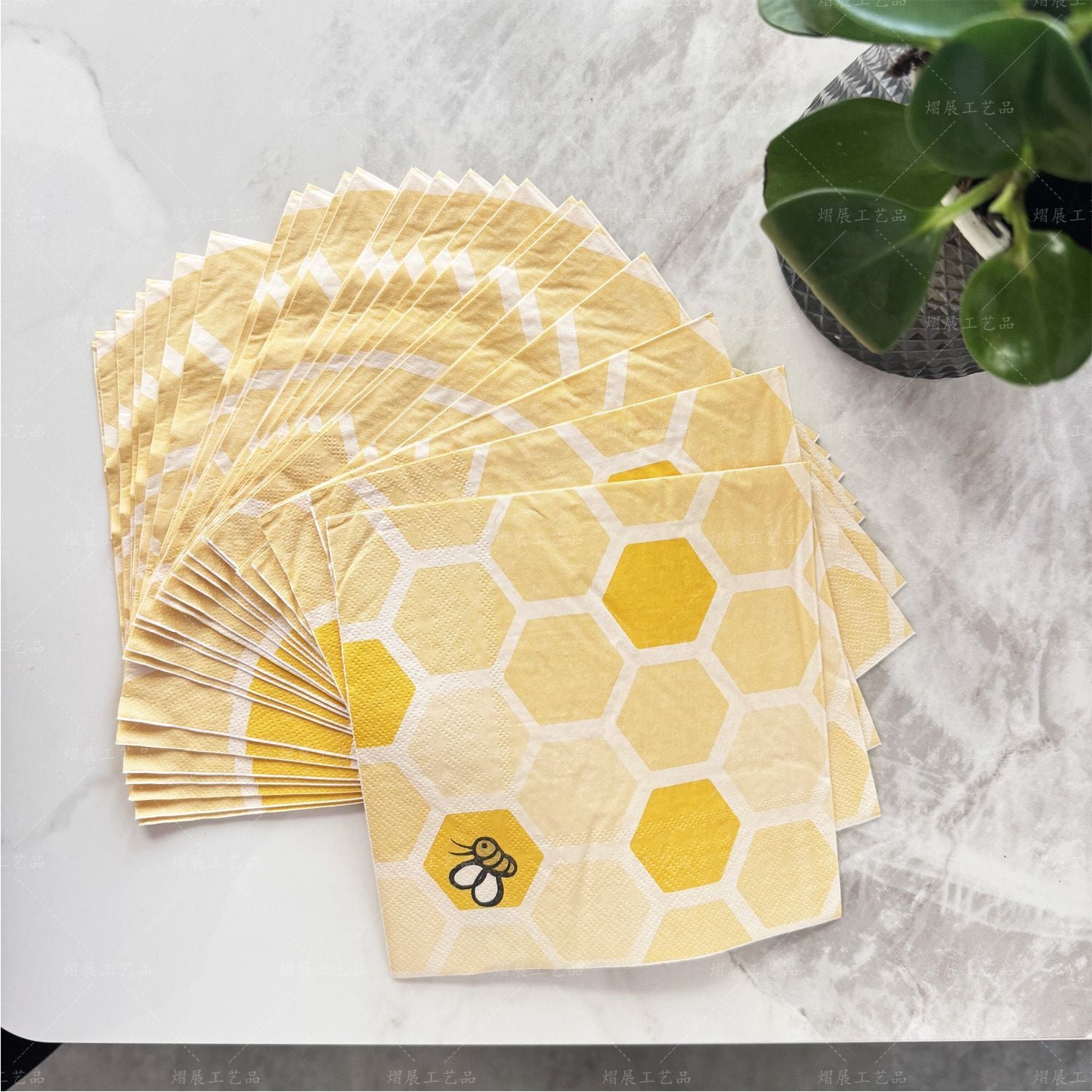 20/60/100pcs Bee Birthday Theme Party Printed Tissue Napkins Bee Printed Decorative Handkerchiefs Cute Bee Party Napkins