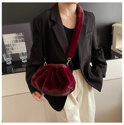 Elegant Wrinkled Cloud Clutch Bag Faux Fur Shell Shoulder Crossbody Bag Women Stylish Pillow Bag Guangzhou High Quality Bag