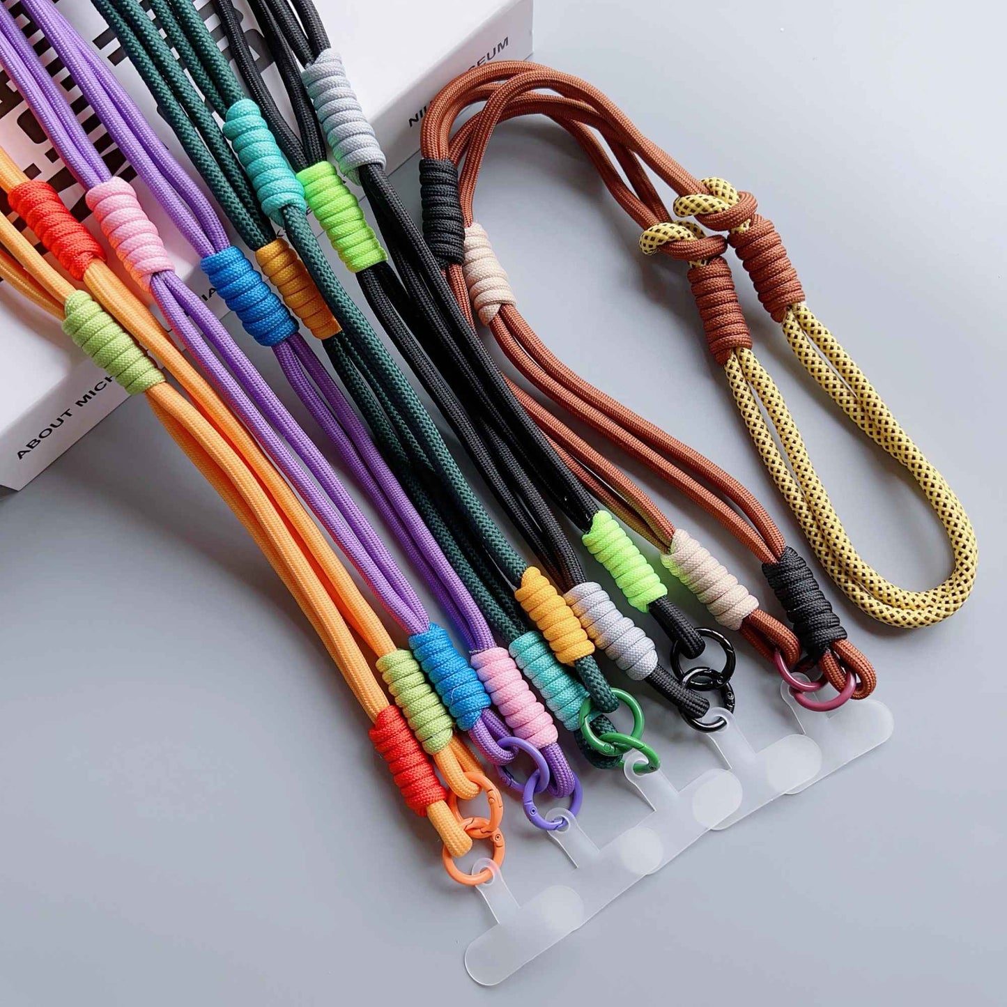 Cordão de pescoço tipo alça transversal ajustável para celular, estilo coreano, com remendo de substituição para acessórios de celular