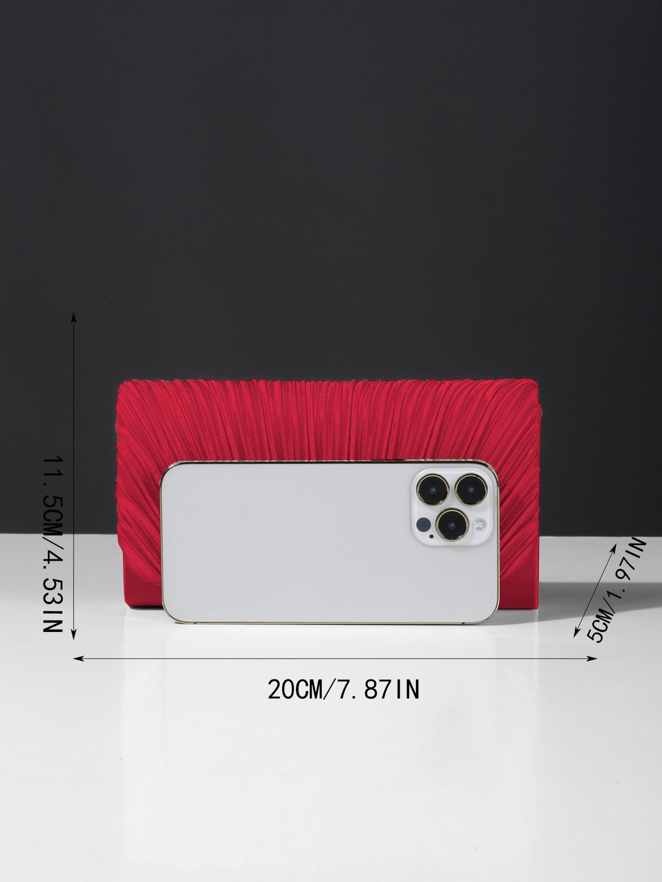 Classic fashion girl party girl chain clutch, light luxury romantic simple mini handbag and chain shoulder crossbody bag.