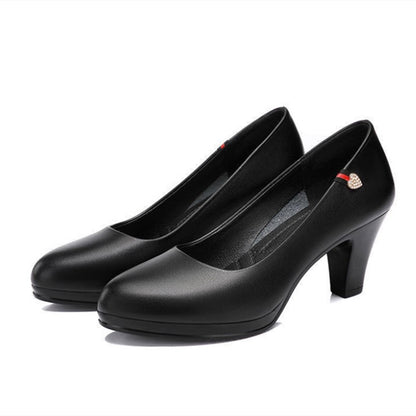 Sapatos de salto femininos clássicos em couro PU preto de alta qualidade Sapatos Femininas Moda Dama Bege Conforto Scarpins Estilosos Europeus A24