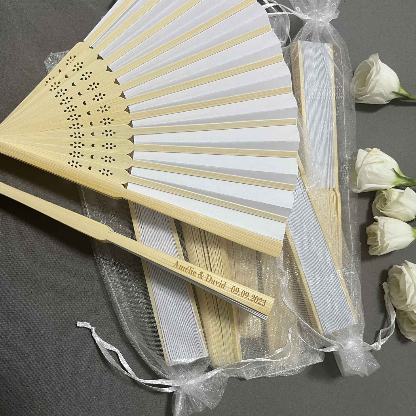 20/50/80 Personalized Engraved White Folding Elegant Paper Fan with Gift bag with organza & Portable Party Wedding Supplies Fan