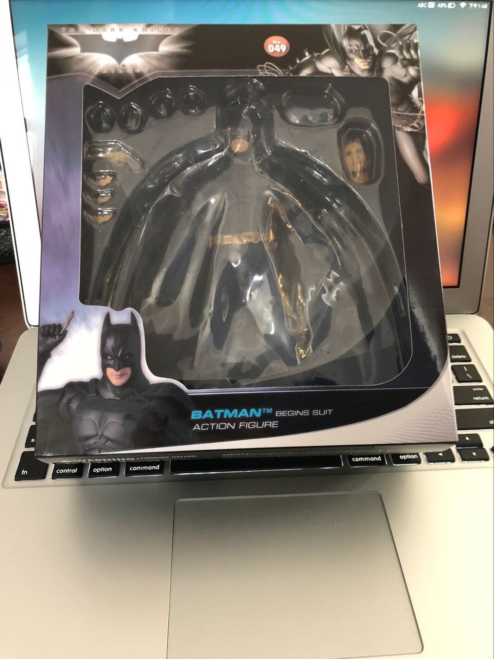 MAFEX 049 Batman BEGINS SUIT O Cavaleiro das Trevas Boneco de Ação de PVC Modelo Colecionável 17cm