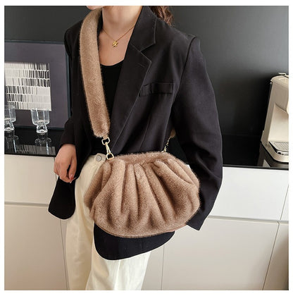 Elegant Wrinkled Cloud Clutch Bag Faux Fur Shell Shoulder Crossbody Bag Women Stylish Pillow Bag Guangzhou High Quality Bag
