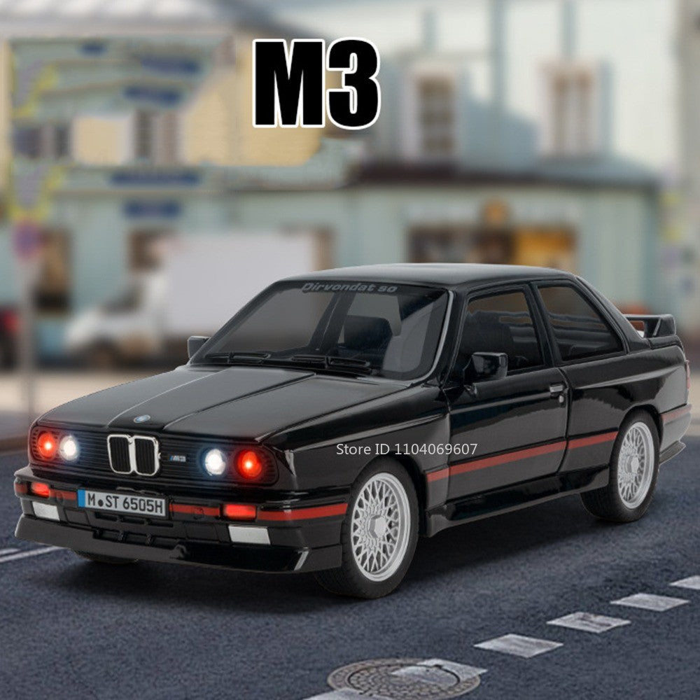 1:24 M3 Modelo Miniatura Carros de Brinquedo Liga Fundido Som Luz Porta Aberta Puxar Para Trás Absorção de Choque Modelos de Enfeite para Presentes Infantis
