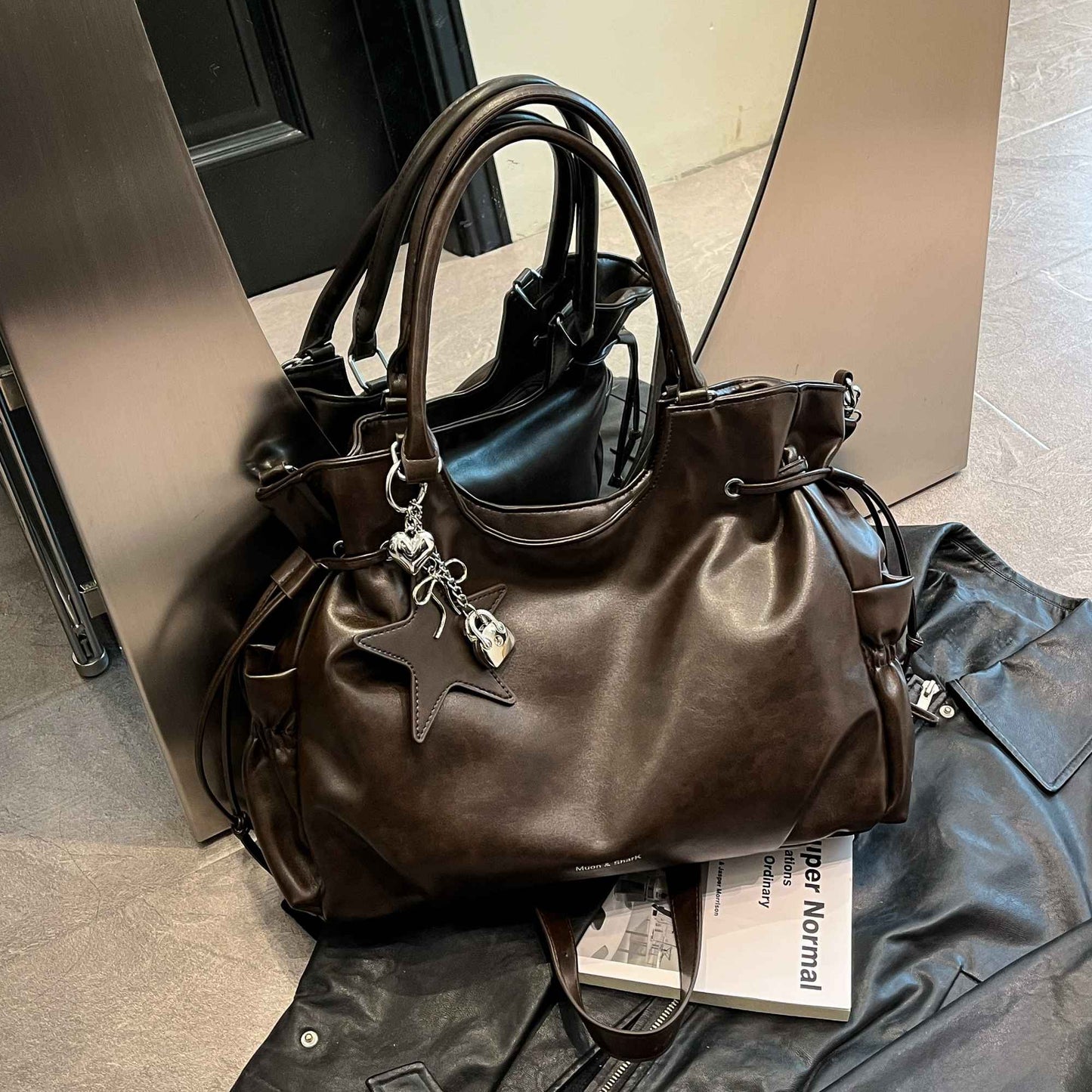 Luxury Glossy Crossbody Bag with Star Charm and Lock Pendant PU Shoulder Bag Spacious Water Resistant Zip Tote for Commute