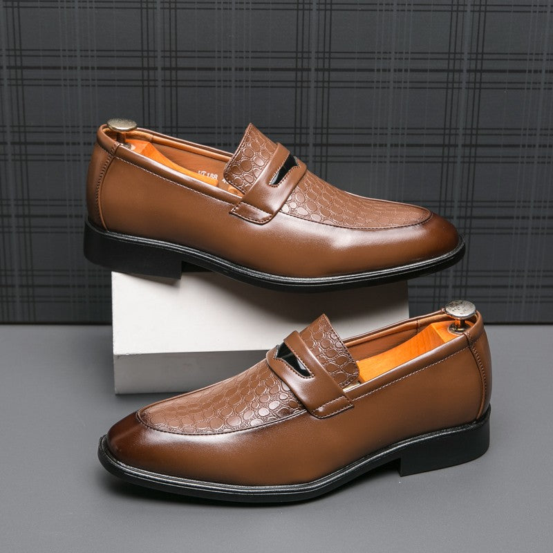 Fashion Brand Men's Retro Comfortable Carved Pointed Leather Shoes Autumn Men's New Breathable and Non Slip Outdoor Loafers