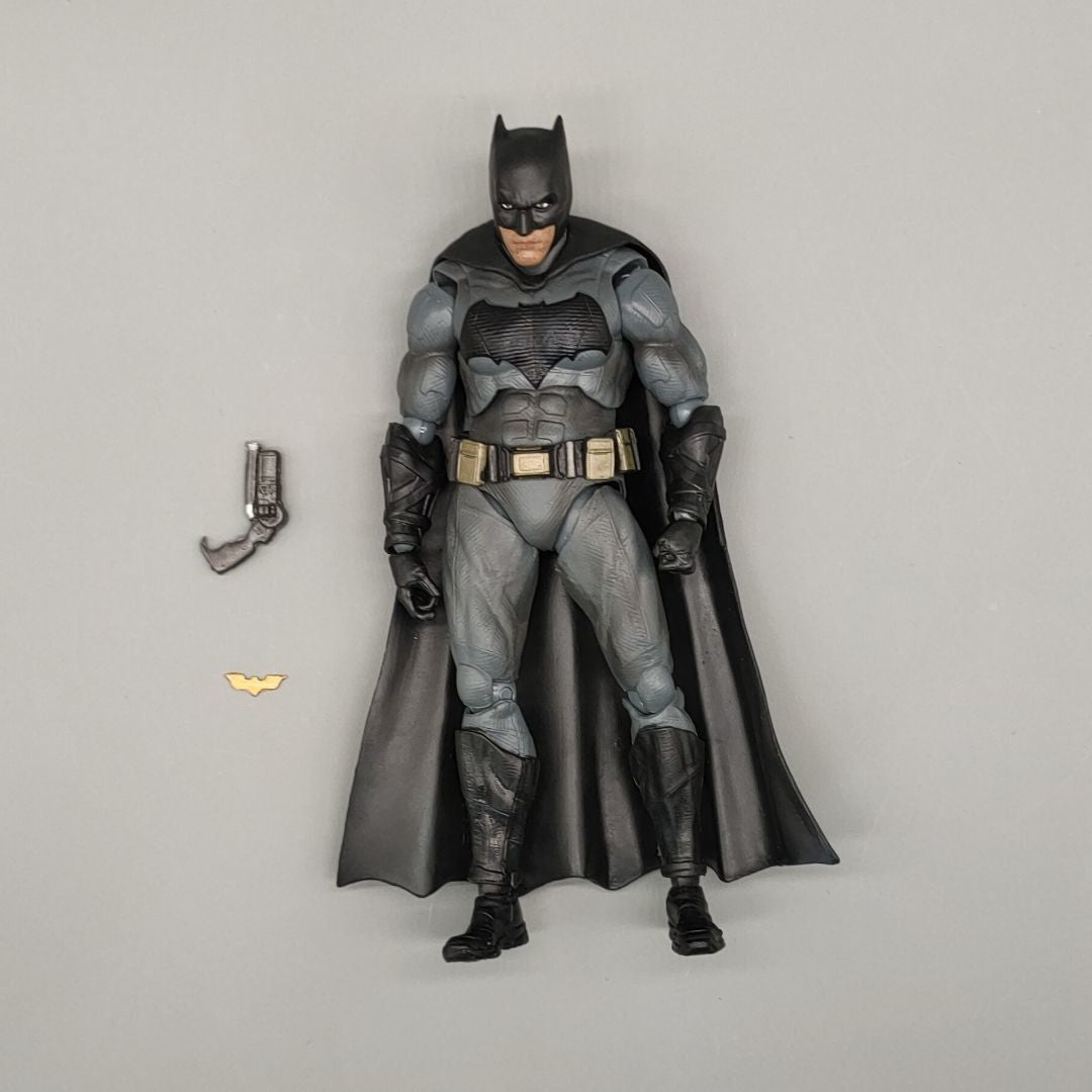 DCC Collectibles DawnofJustice BVS Bat-Hero 6" Figura de Ação Avulsa