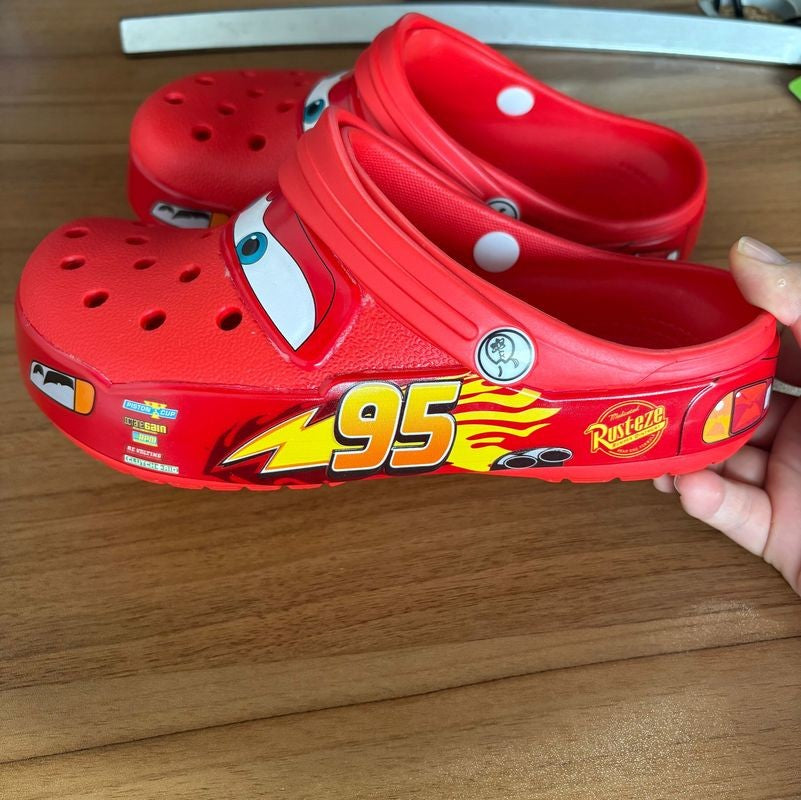 Mcqueens Pixar 95 Carros Chinelos Furados Sandálias Desenho Animado Impermeáveis Chinelos de Praia Casuais Ventilados para Adultos