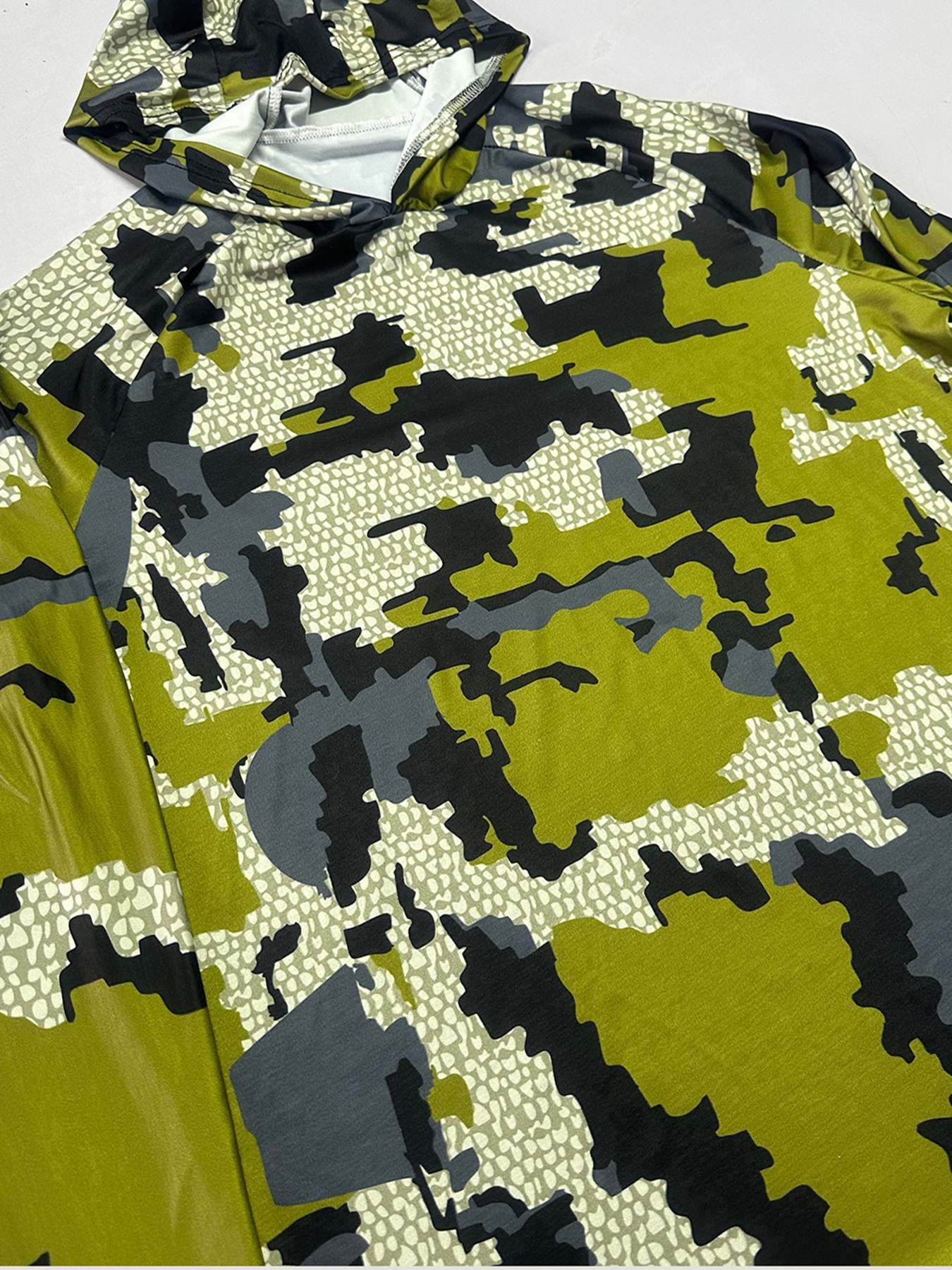Camisa Masculina Camuflada de Manga Longa com Capuz para Pesca com Proteção Solar Anti-UV UPF 50+ para Caça e Atividades ao Ar Livre na Selva