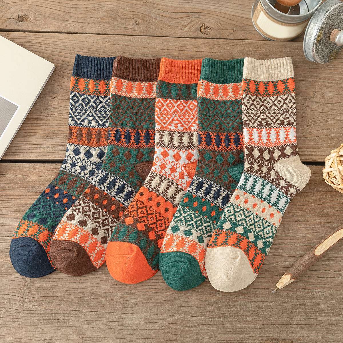 5 Pairs New Man Women Thick Winter Warm Socks Retro Style Dot Wave Pattern Couple Models Free Size