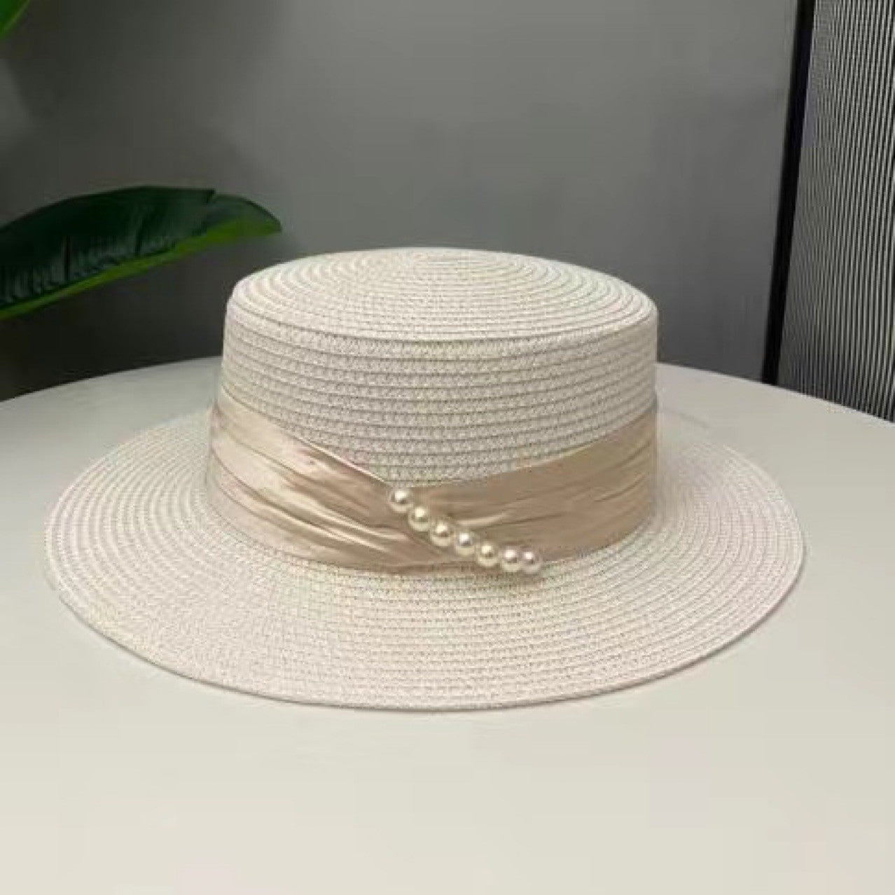 2024 Verão Francês Elegante Chapéus De Palha De Praia Para Mulheres Viseira Boné Ajustado Aba Jazz Viagem Pérola Feminino Casual Chapéu Panamá Quepe