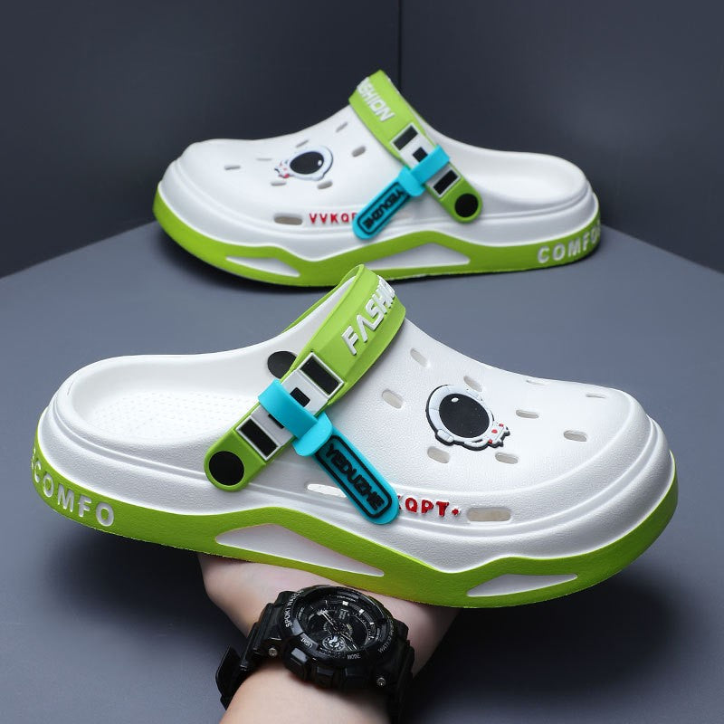 2025 NEW Men Clogs Slippers Fashion Hole Shoes Beach Sandals Indoor House Flats Shoes Lightweight Soft Bathroom Slides
