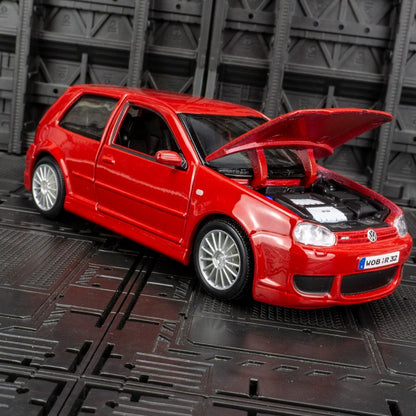Maisto 1:24 Volkswagen Golf R32 modelo de carro em liga de metal, enfeites de coleção, brinquedos estáticos adequados para presentes de namorado.