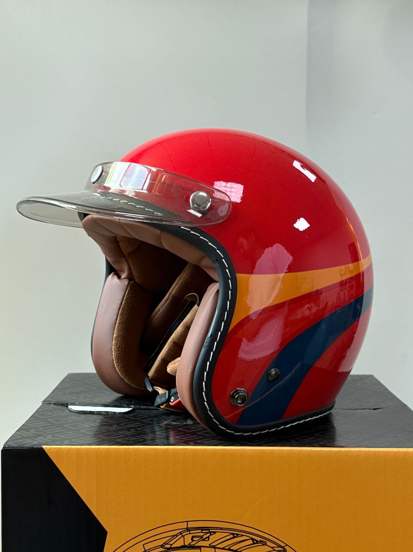 Retro Small Dock Helmet Electric Vehicle Cap Ladies Motorcycle Three-Quarter Helmet Vintage Headgear for Women