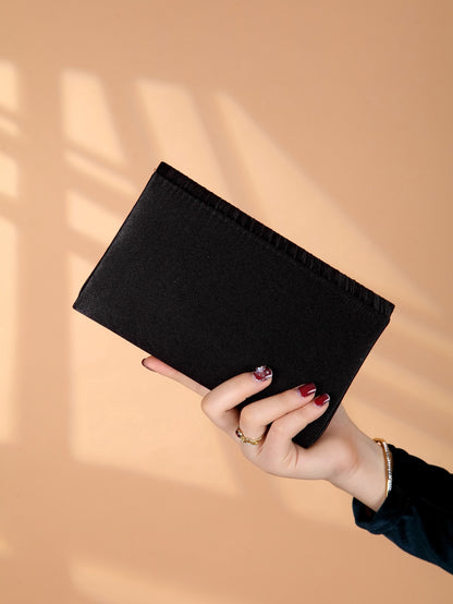 Classic fashion girl party girl chain clutch, light luxury romantic simple mini handbag and chain shoulder crossbody bag.