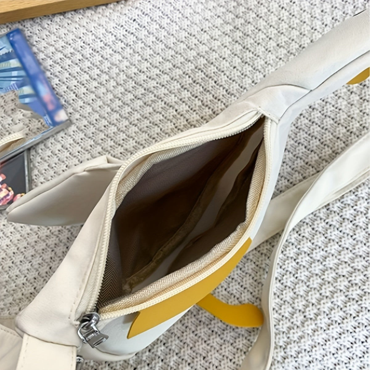 Beige and white new cute duck shape canvas bag student chest bag shoulder bag trend funny cartoon crossbody bag 1 outfit