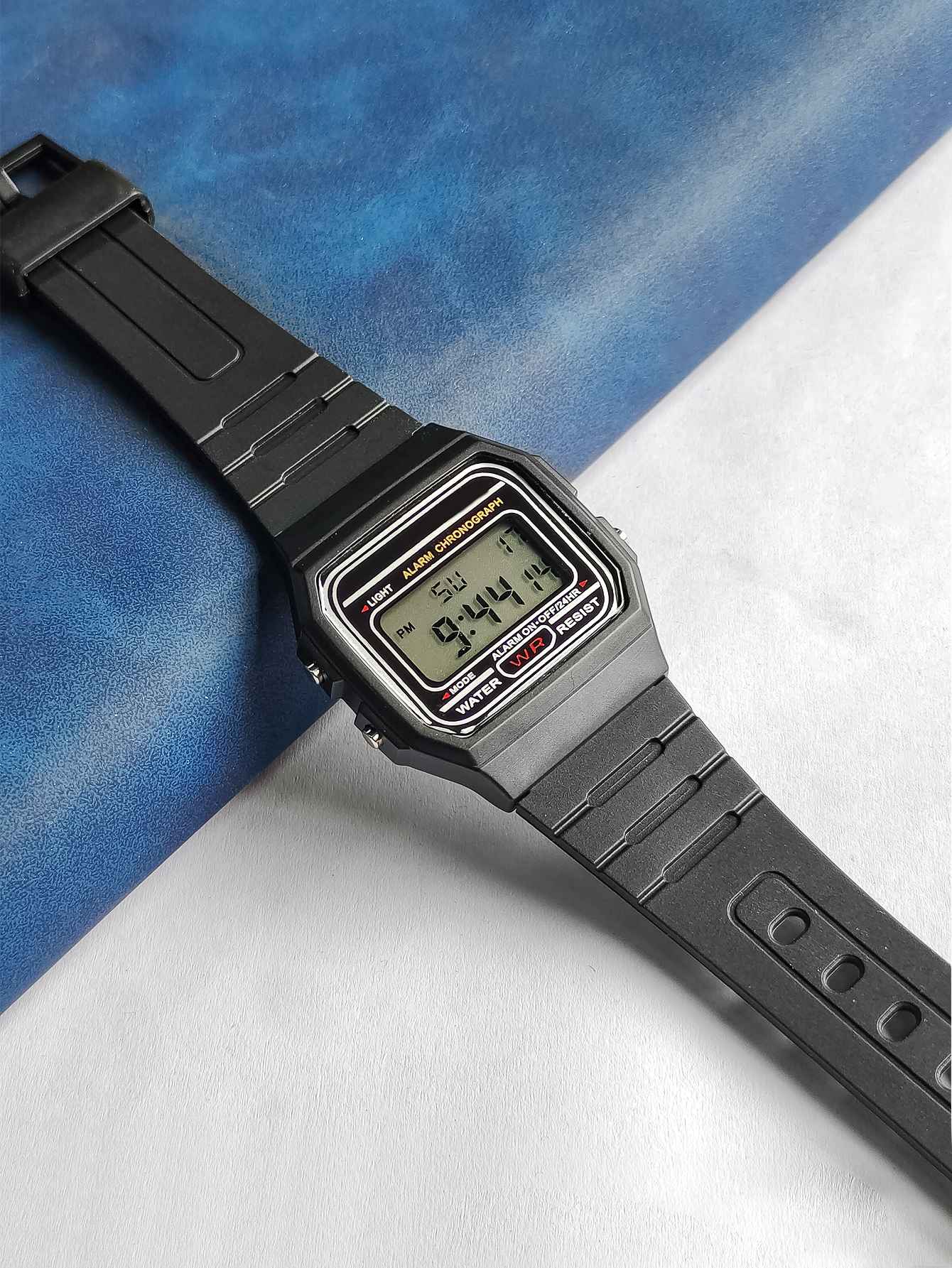 Hot Selling Women LED Digital Electronic Watch Multifunctional Outdoor Simple Leisure Men and Women Sports Watch Reloj