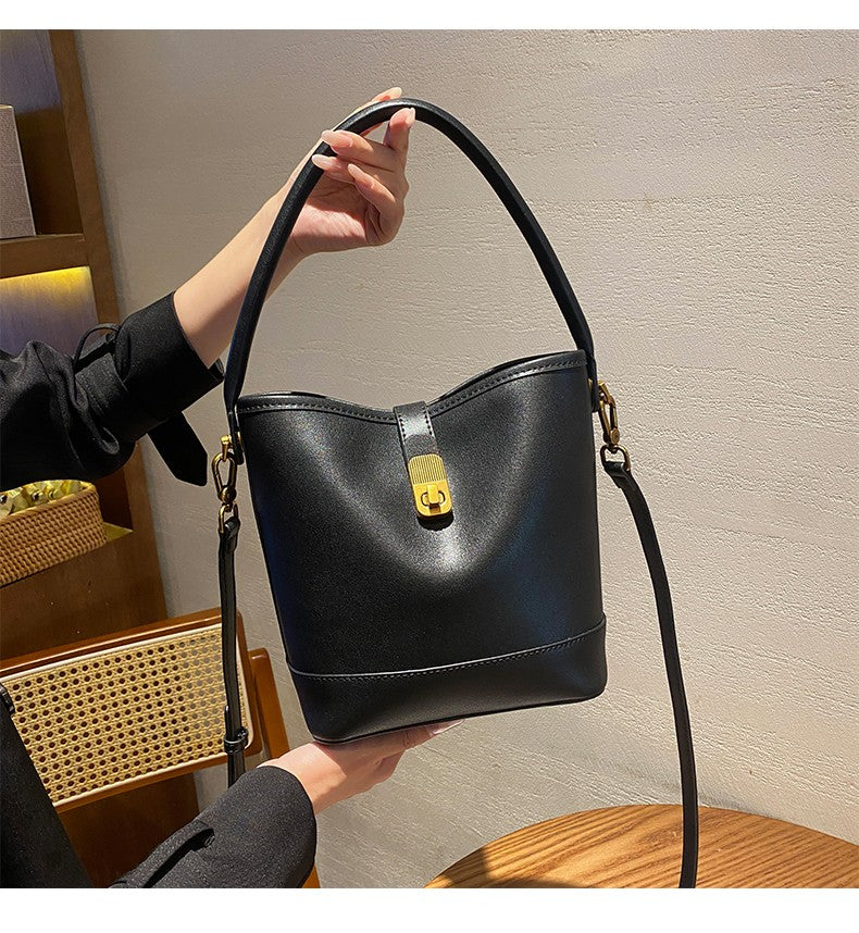 Women's Genuine Leather Bucket Bag Retro Shoulder Crossbody Handbag Fashionable Luxurious Women's Bag