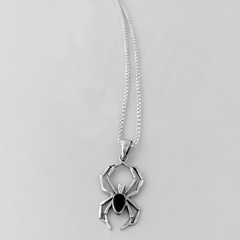 Colar com Pingente de Animal Aranha Fofa Huitan para Meninas Corrente Prateada Colar Estilo Y2K Acessórios de Pescoço Femininos Joias da Moda