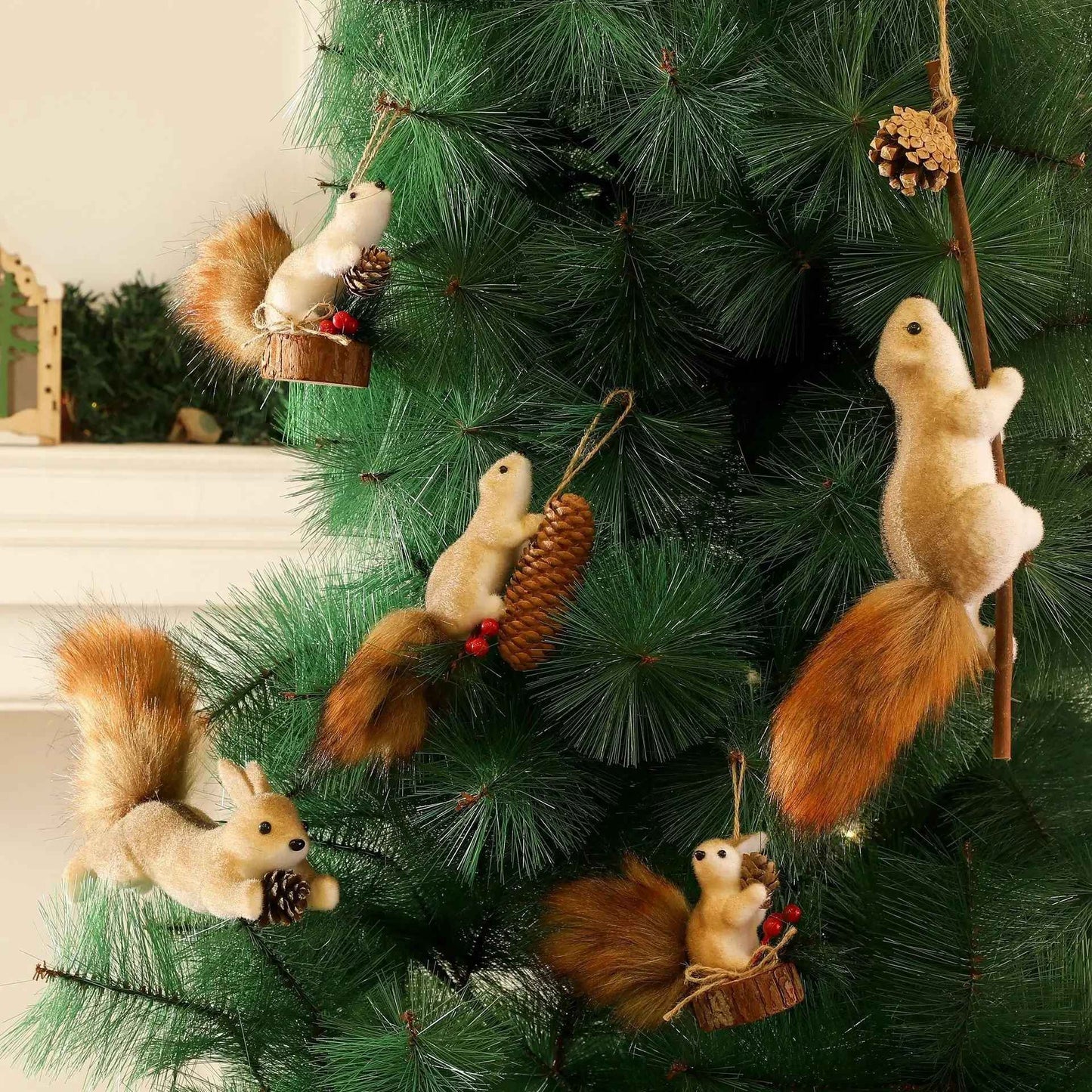 Christmas Squirrel Hanging Ornaments,Squirrel Pinecones & Berries, Rustic Winter Forest Decor for Christmas Tree, New Year Party
