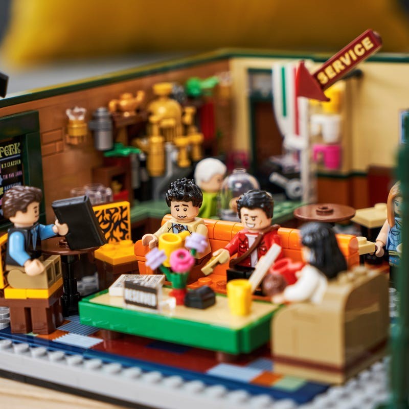 Blocos de Montar LEGO Friends Ideas Central Perk 7 Minifiguras Novas de Setembro de 2019 Brinquedo Presente de Aniversário Natal 21319 1070 Peças