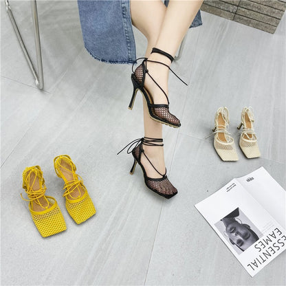 Sandália Scarpin Sexy de Salto Fino com Bico Quadrado Feminina Transpassada de Amarrar Vazada Ocada Vestido Sapatos Zapatos Mujer