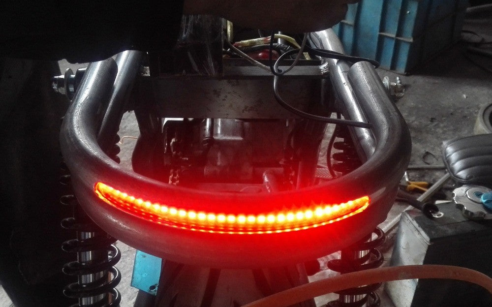 LOCHOSHI Modificado Universal Cafe Racer Assento Aro Alça Estilo Brat com Luz de Freio e Seta em LED para Honda Yamaha Suzuki