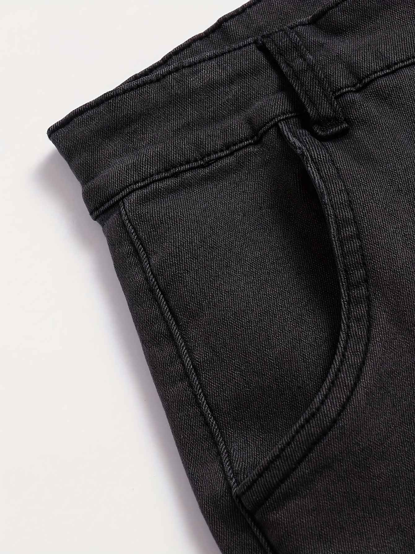 Calça jeans masculina com múltiplos bolsos, estilo casual e perna reta