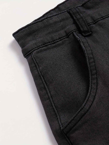 Calça jeans masculina com múltiplos bolsos, estilo casual e perna reta