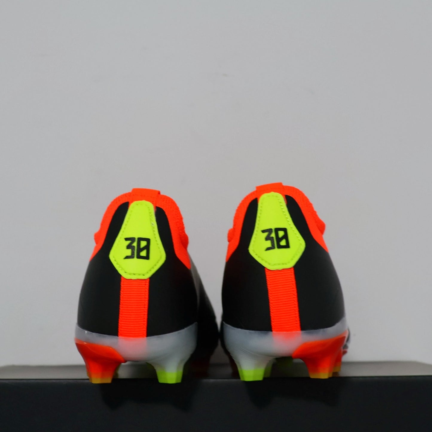 2282FG Slip-on Men Boy Soccer Shoes FG/TF Football Boots High Ankle Cleats Training Sport Sneakers Football Shoes eur 35-46